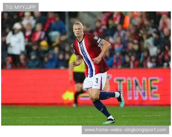 哈兰德背身拿球造杀机，挪威锋线威胁倍增