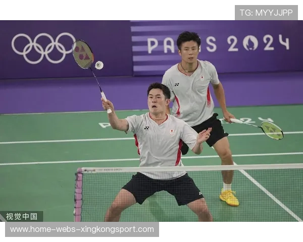 羽毛球男双主动抢网连续压制斩获关键分