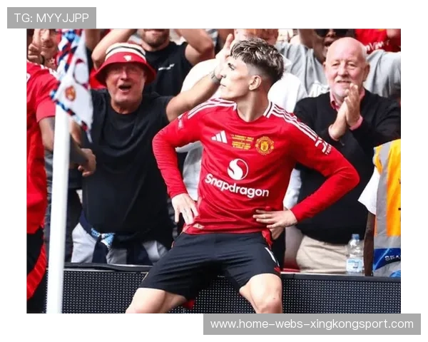 曼联连续推进到禁区，加纳乔侧身扫射命中